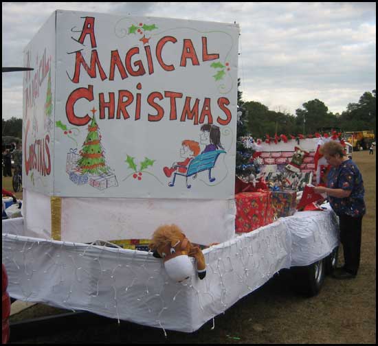 2008-1206-parade-float3