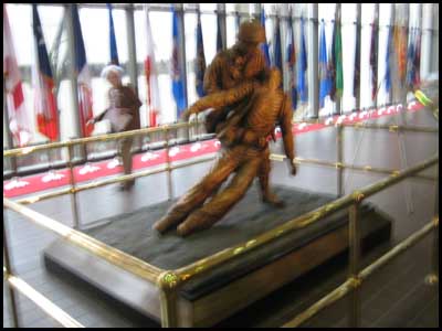 2009-0406-wltrrd-statue 2009-0406-wltrrd-statue