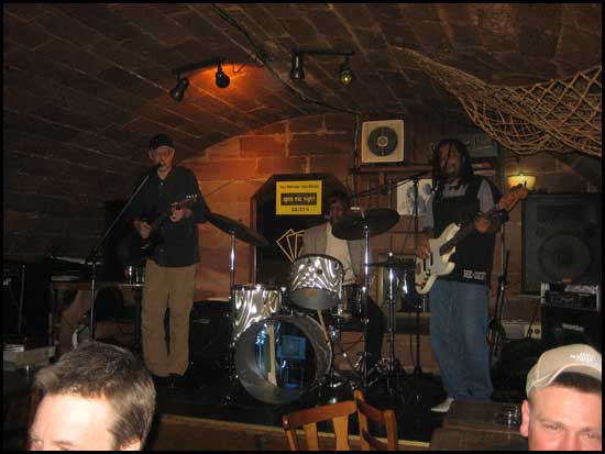 2009-0408-uso-treebar-photo 2009-0408-uso-treebar-photo